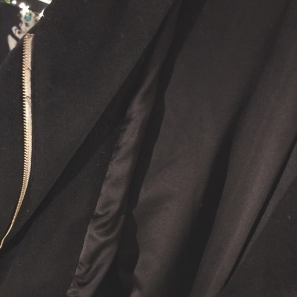 Tobi Women’s Wool Coat - Picture 7 of 7